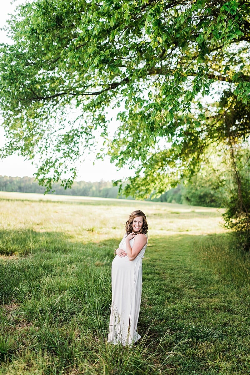 raleigh under a big tree maternity photo