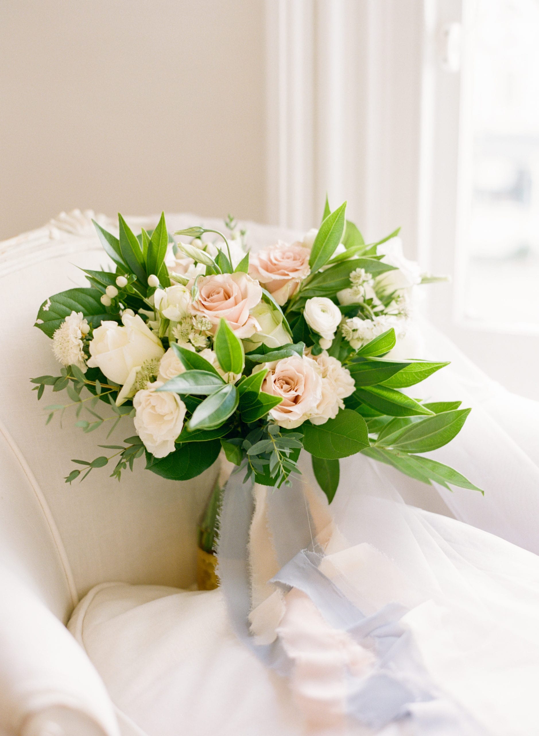 neutral wedding bouquet inspiration